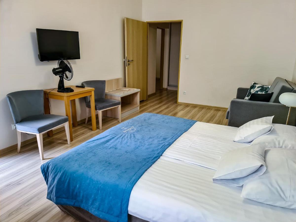Antoninska Hotel & Apartamenty Leszno  Exterior foto