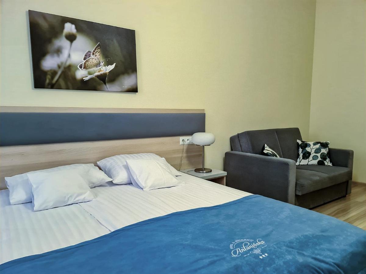 Antoninska Hotel & Apartamenty Leszno  Exterior foto