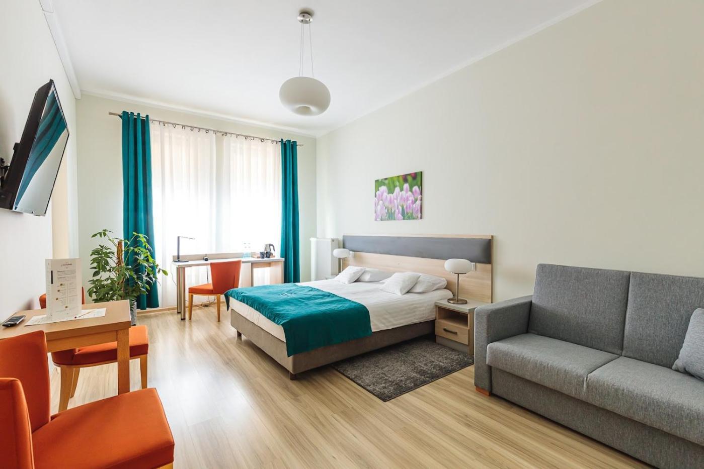 Antoninska Hotel & Apartamenty Leszno  Exterior foto