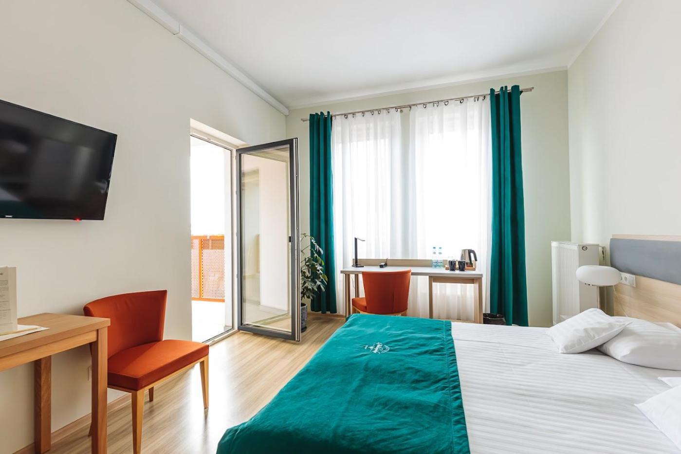 Antoninska Hotel & Apartamenty Leszno  Exterior foto