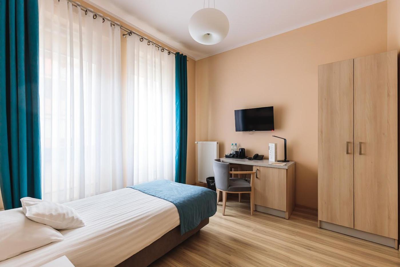 Antoninska Hotel & Apartamenty Leszno  Exterior foto