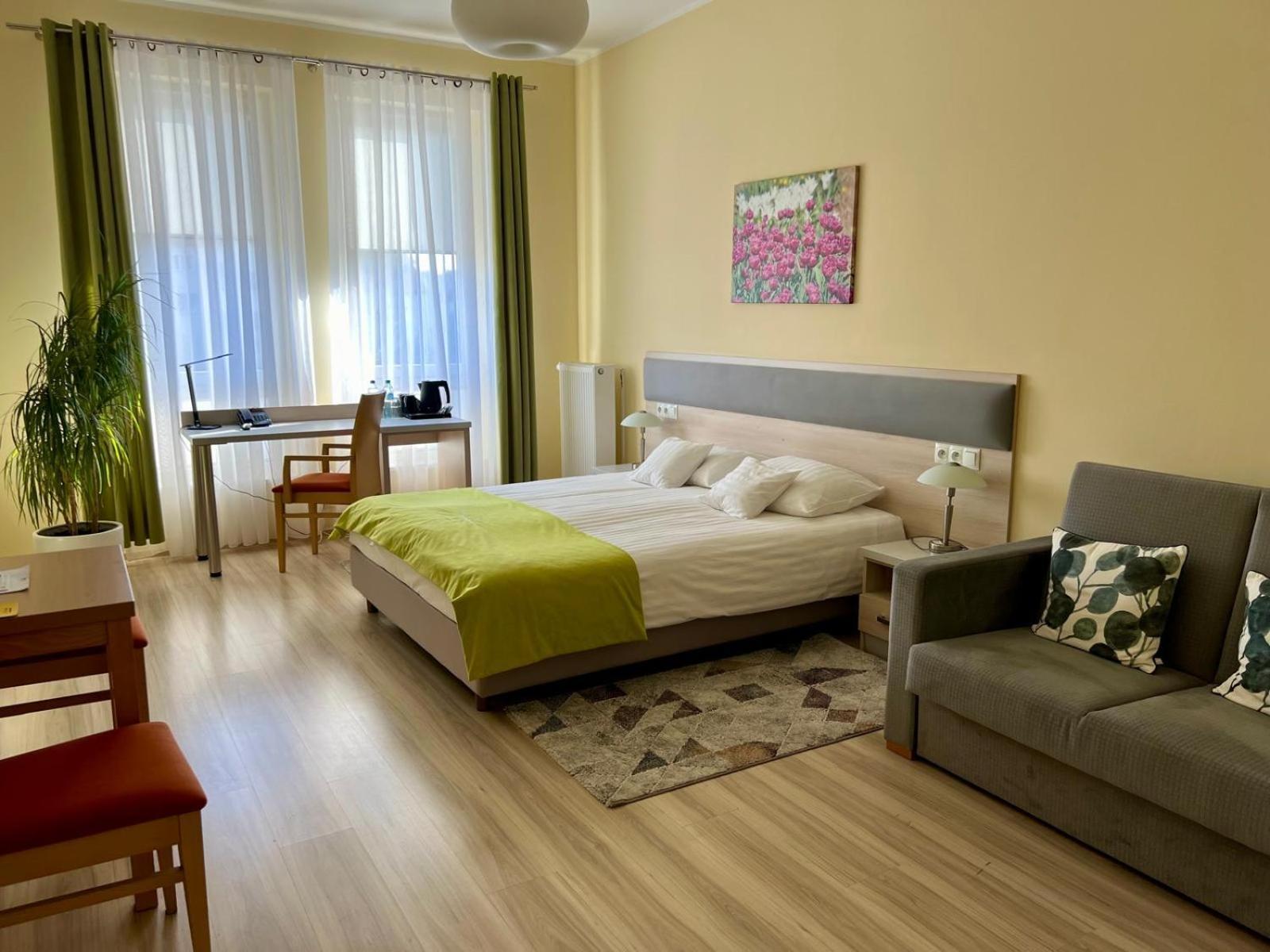 Antoninska Hotel & Apartamenty Leszno  Exterior foto